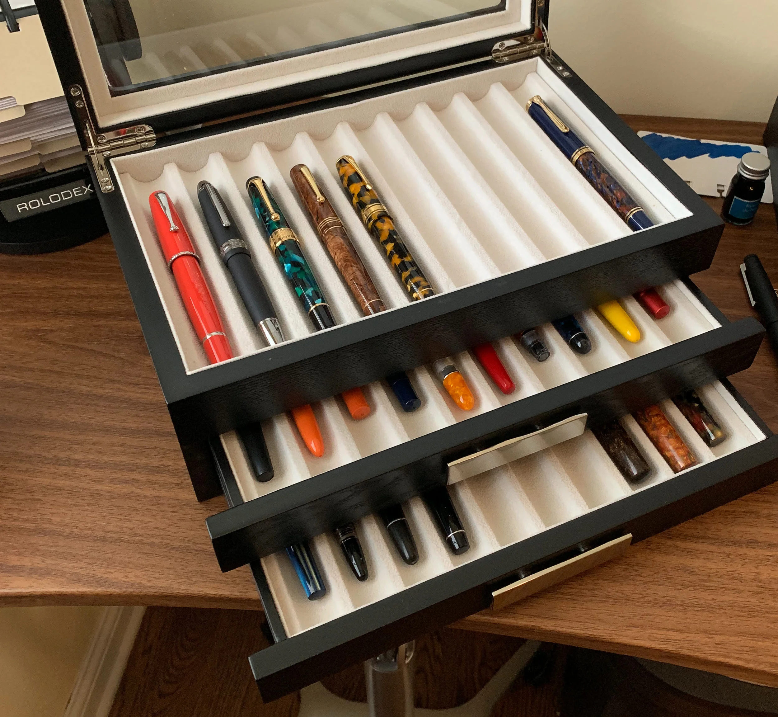 Pen storage box